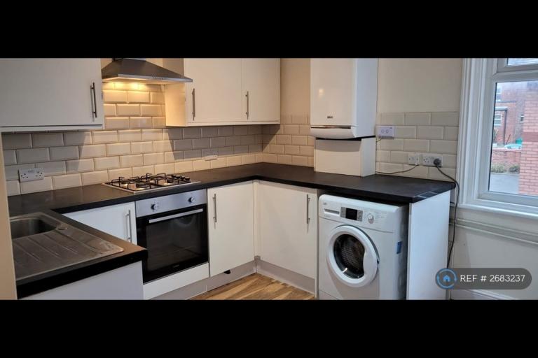 3 bedroom flat in Albert Road, Manchester, M19 (3 bed) (#2683237)
