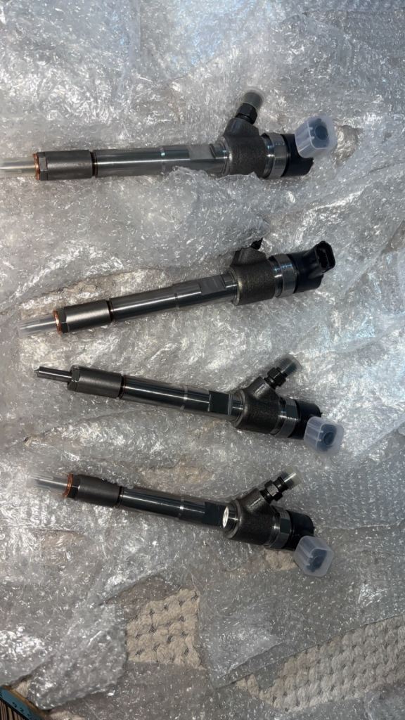 Common rail diesel injector 