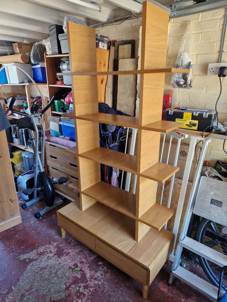 Display Unit with Shelves