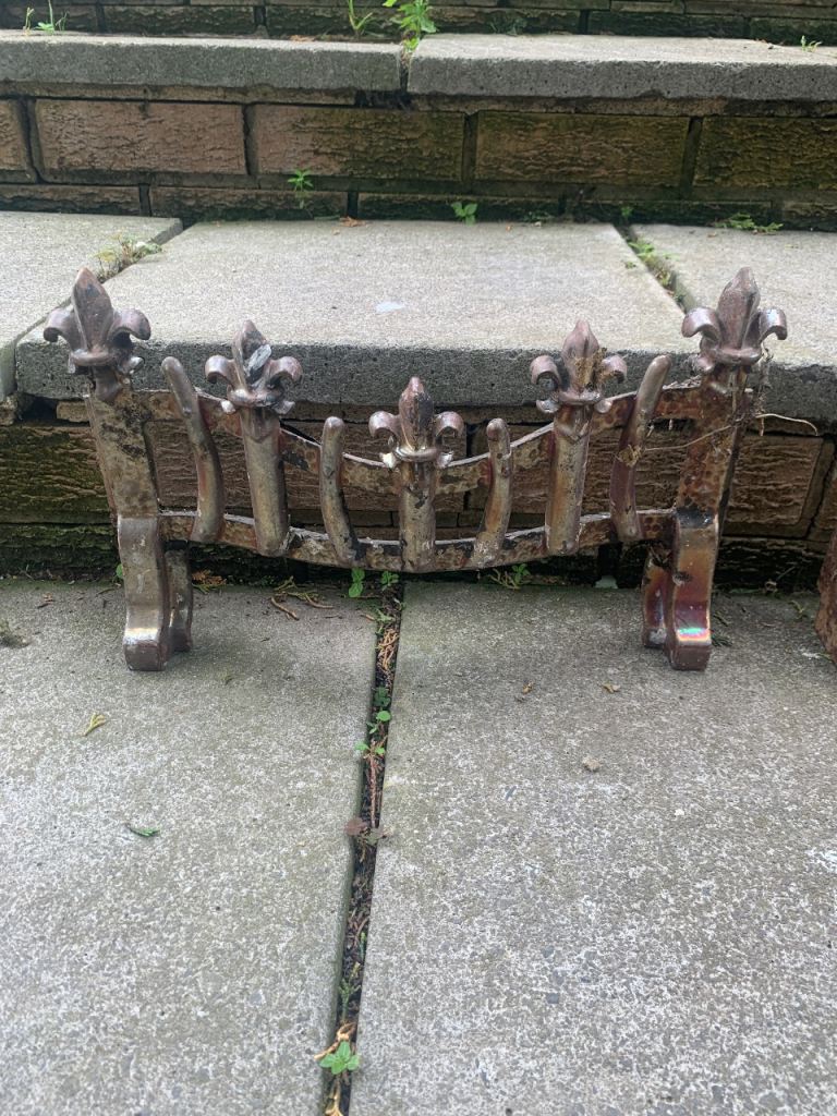 Cast Iron Fleur-de-lis Fire Basket / Dog Grate
