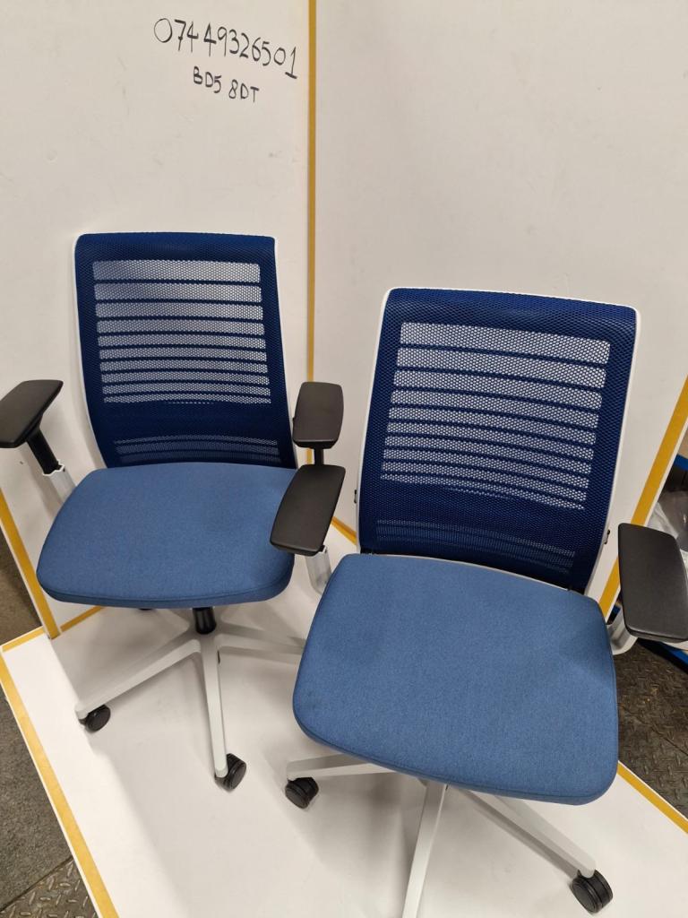 Steelcase think V2 ergonomic gaming office chair like new (9 available)For sale
