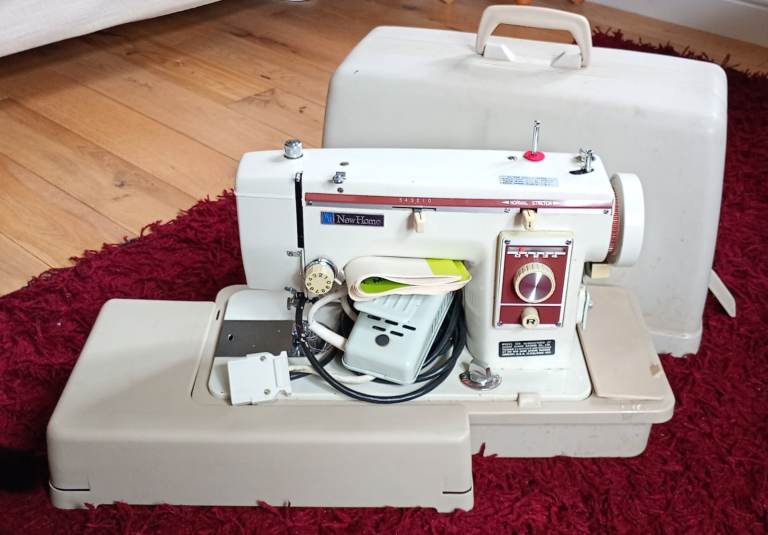 New Home Model 539 Sewing Machine with Hard Case