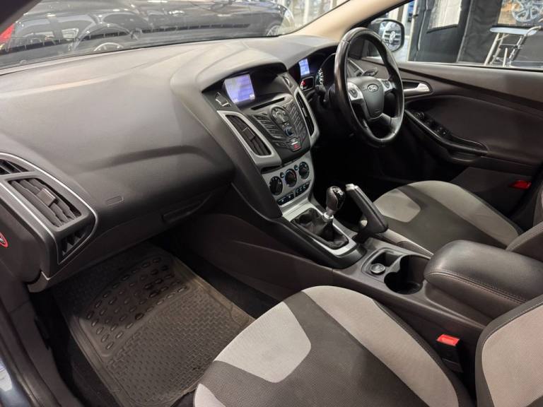 2014 Ford Focus 1.6 TDCi 115 Zetec Navigator 5dr HATCHBACK DIESEL Manual