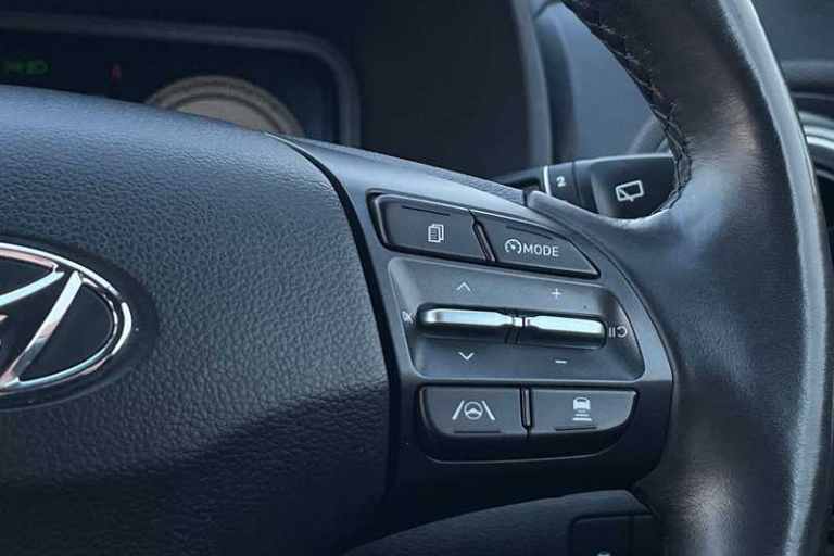 2022 Hyundai KONA 64kWh Premium SUV 5dr Electric Auto (10.5kW Charger) (204 ps) SUV Electric Auto...