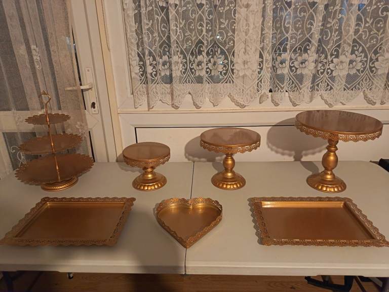 Cake stand