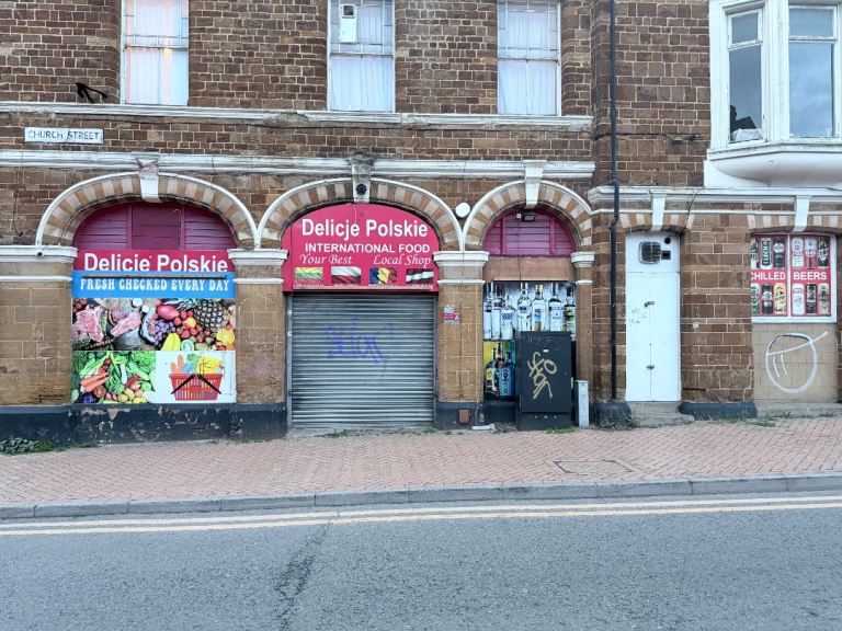 Town centre - retail unit to let