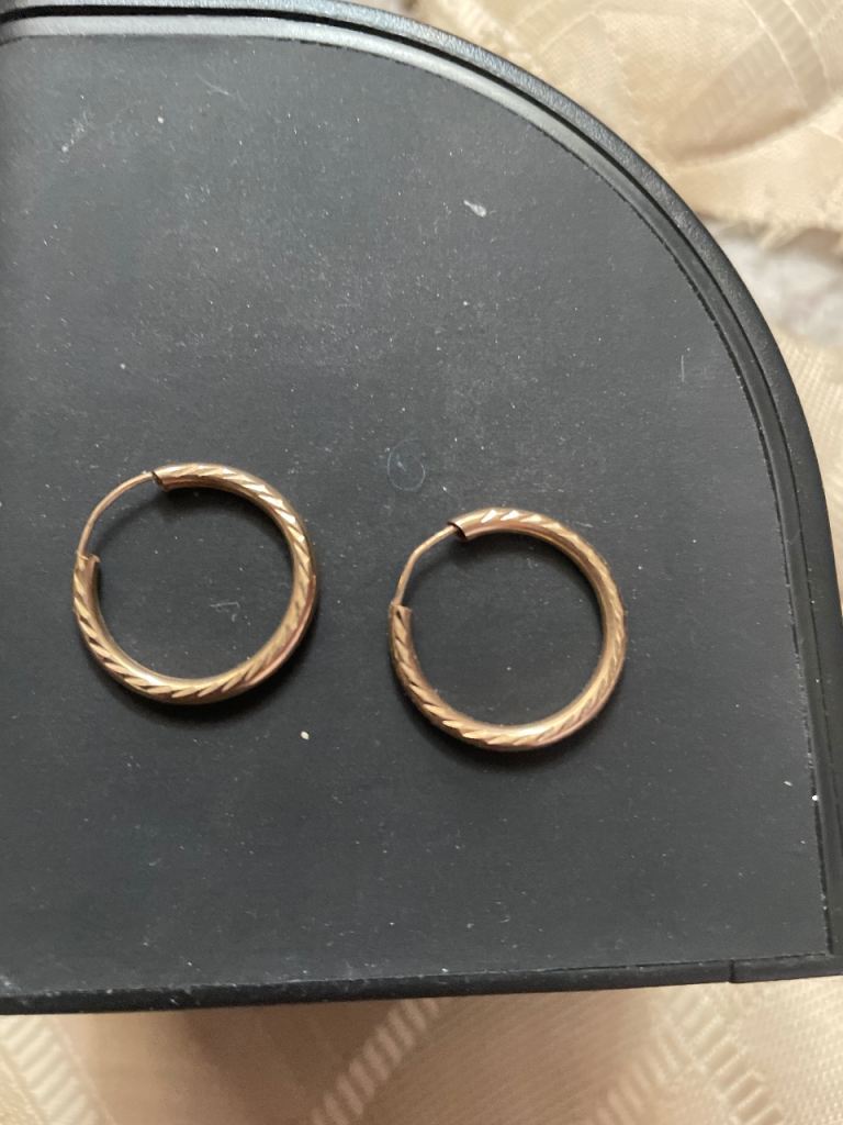 Gold earrings 