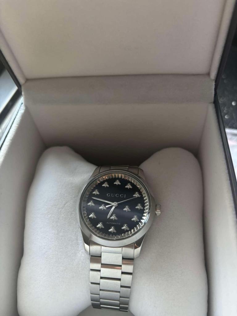 Gucci Wristwatch with Bee Dial – Silver, Good Condition
