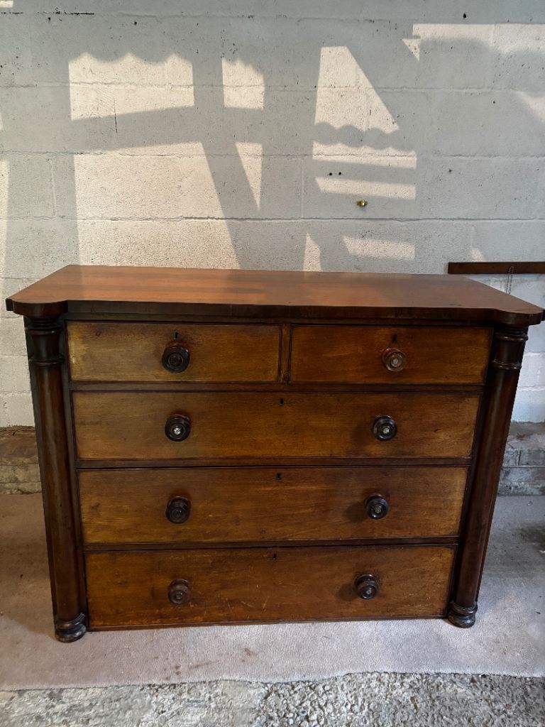 Lovely old chest of drawers 