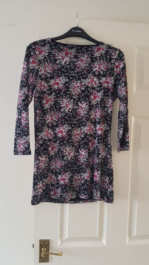 M&S Black 3/4 sleeve cotton floral top M/L