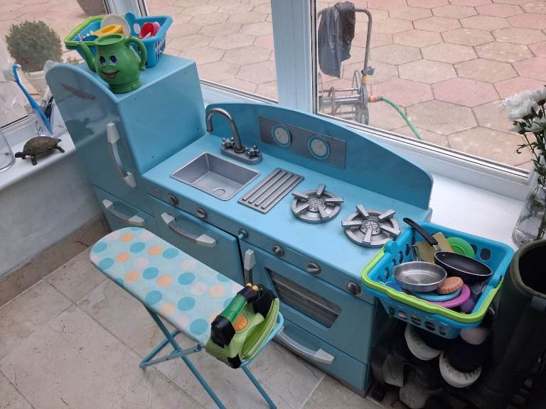 Wooden childs kitchen & utensils 