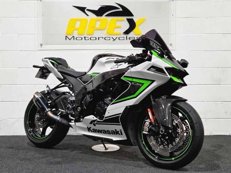 Kawasaki Ninja ZX-10R FULL AKRAPOVIC EXHAUST! LOADED WITH CARBON