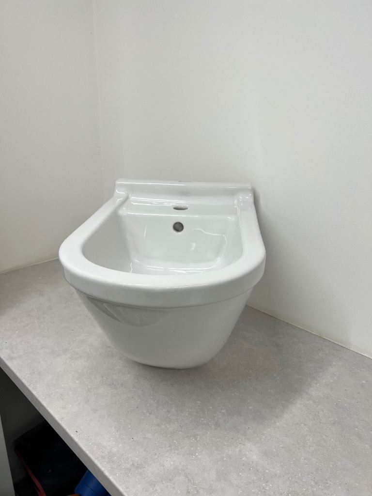 Duravit Wall-Mounted Bidet – White, As Good As New