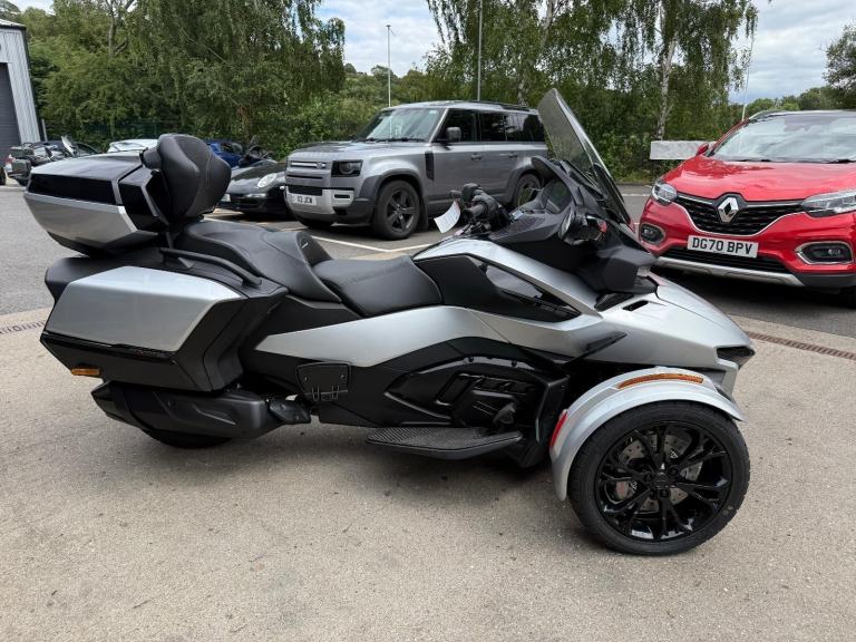 2025 Can-Am Spyder RT Limited 1330cc 6 speed semiauto trike Hyper Silver