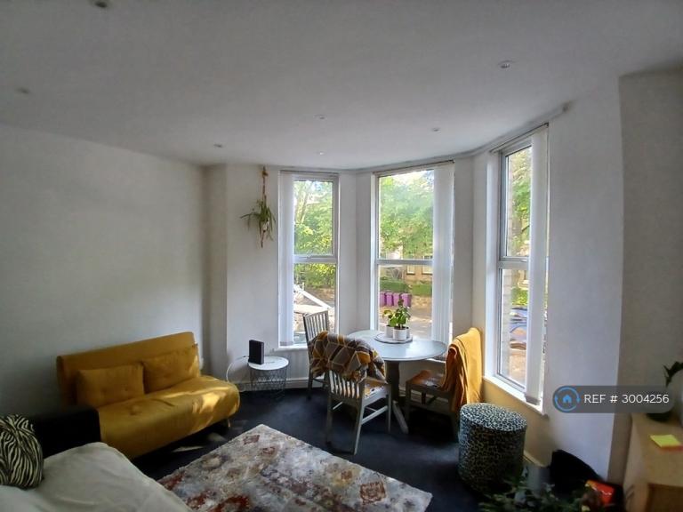 2 bedroom flat in Brompton Avenue, Sefton Park, Liverpool, L17 (2 bed) (#3004256)