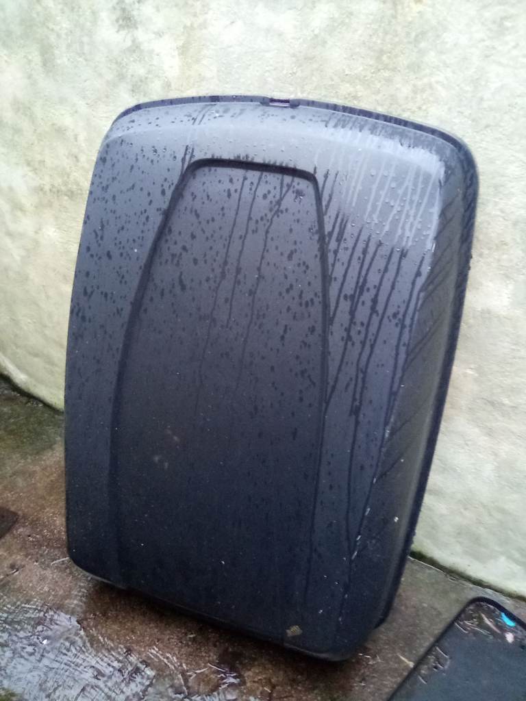 FREE: car roof box: Dalton-In-Furness, Cumbria