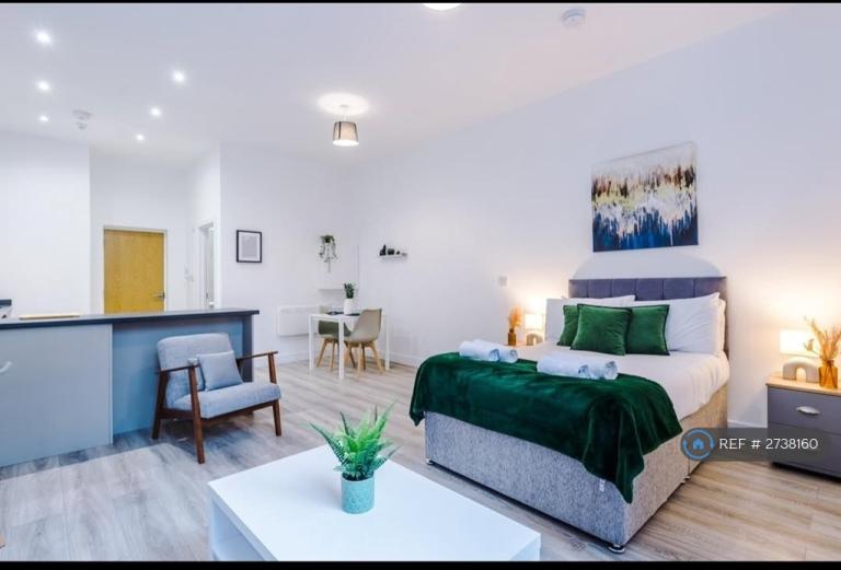 1 bedroom flat in Deansgate, Bolton, BL1 (1 bed) (#2738160)