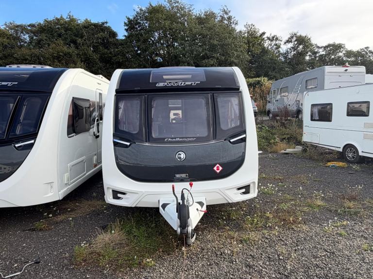 Swift Challenger 560 fixed island bed 2018 