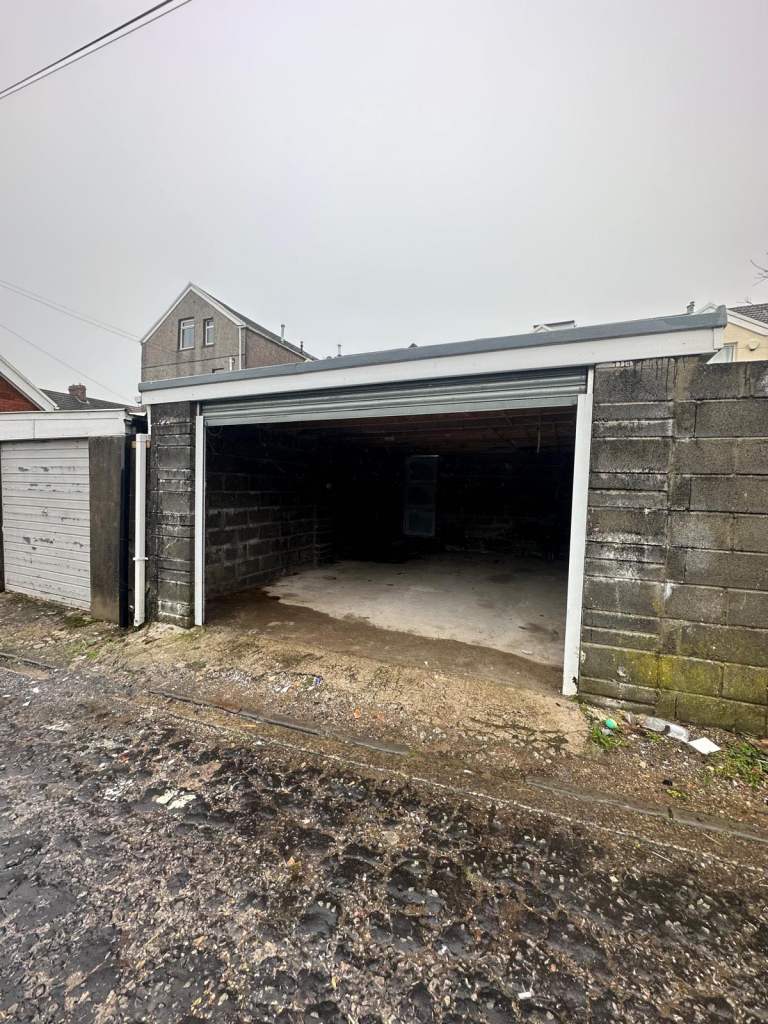 Double Garage for rent 