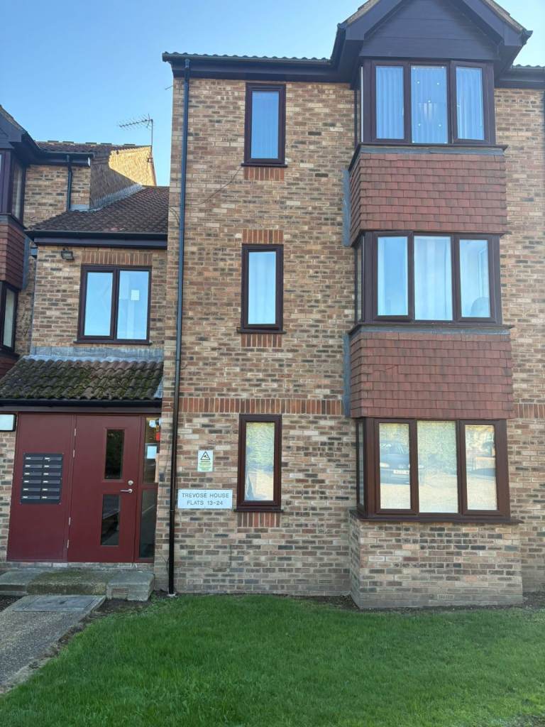 2nd Floor Studio Flat off Farnham Road Slough