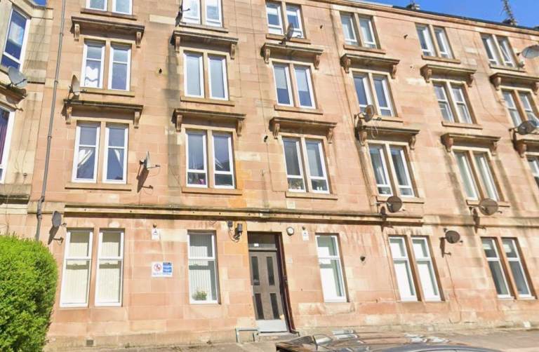 Traditional 1 Bedroom 1st floor Flat Newlands Road G44 4EZ - Available Now