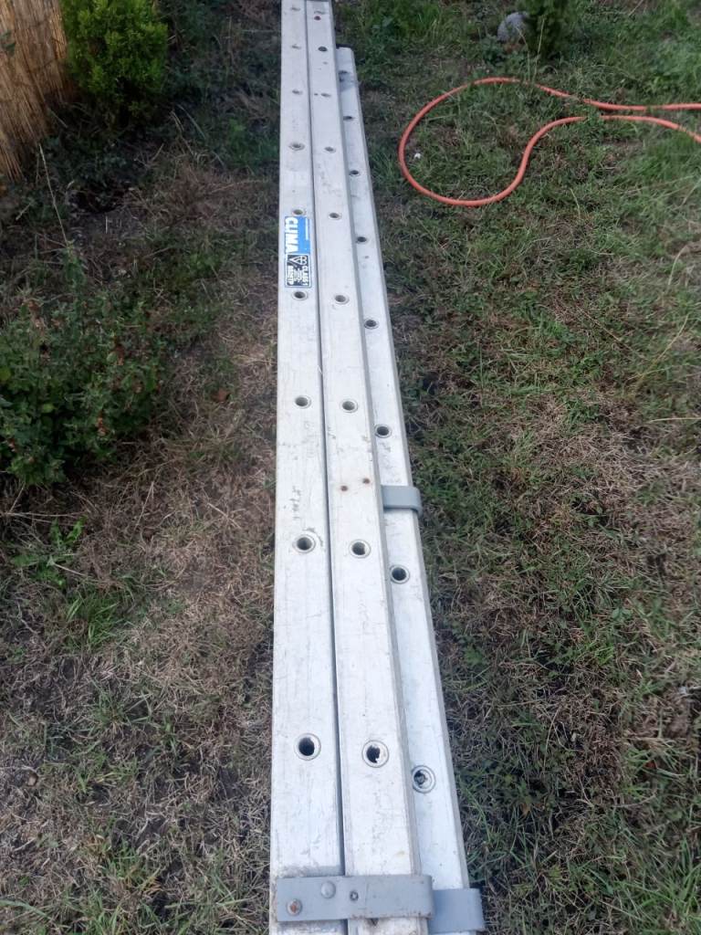 Aluminium Extension Ladder – Good Condition
