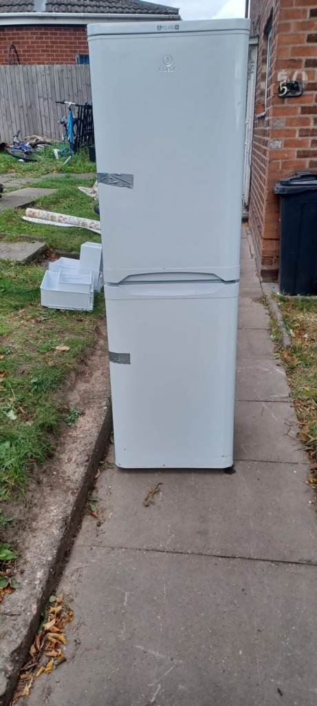 Electrolux Fridge Freezer – Good Condition, White