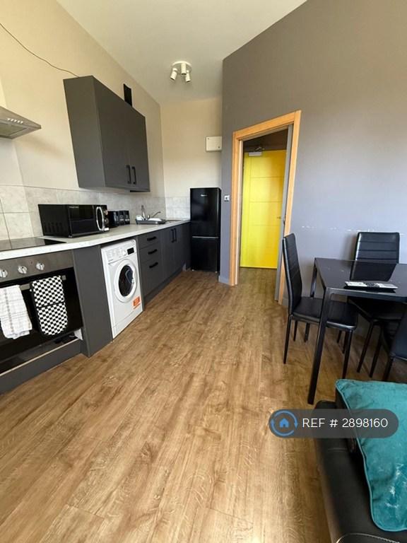 2 bedroom flat in Wallgate, Wigan, WN1 (2 bed) (#2898160)