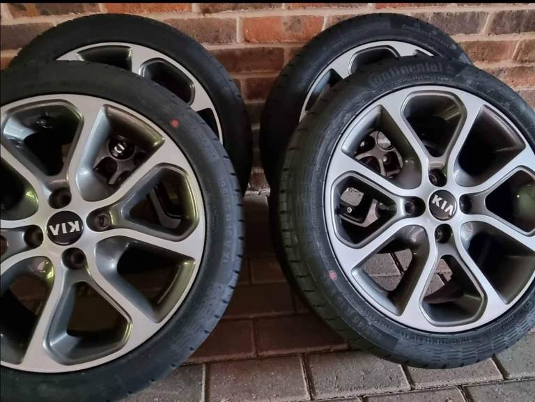Brand new 4 Continental tyres with alloys 