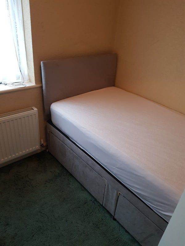 SMALL SINGLE RROOM TO LET £600pm