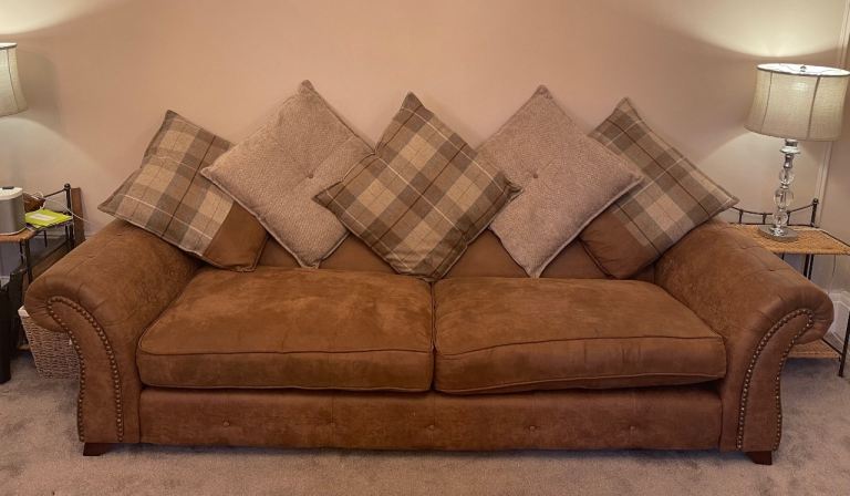 Sofa - DFS 4 seater - £200 (RRP £800)