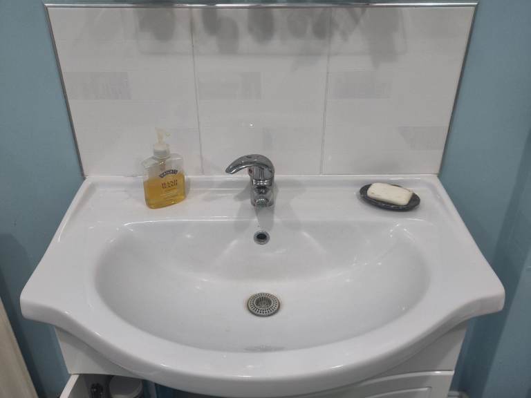 White Ceramic Bathroom Sink – Good Condition