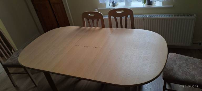 Folding table and 6 chairs 