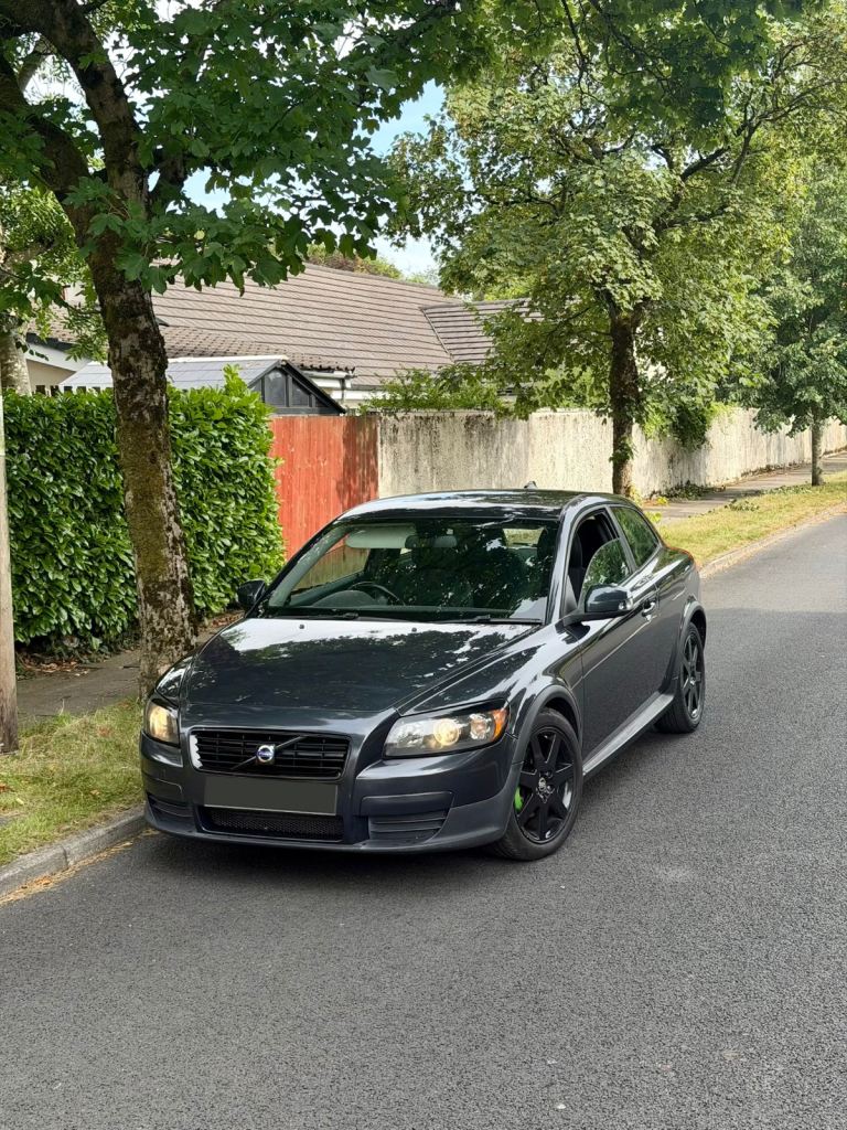 2010 VOLVO C30 1.6 DIESEL TURBO 3DR FULL SERVICE HISTORY ONLY £20 TAX A YEAR!