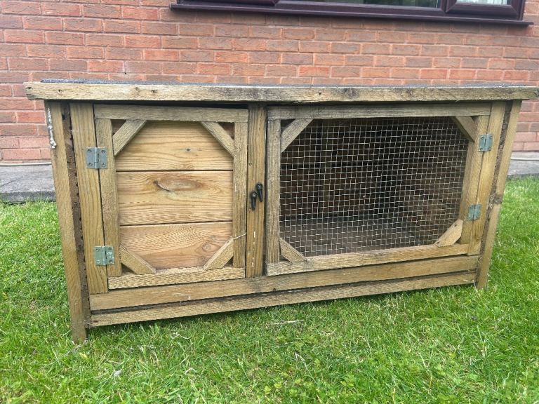 Wooden pet hutch 