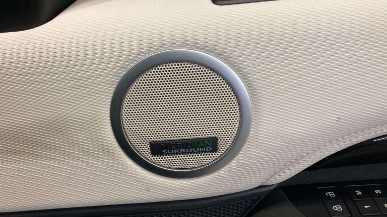 2022 Land Rover Discovery 3.0 D300 R-Dynamic HSE 5dr Auto SUV Diesel Automatic