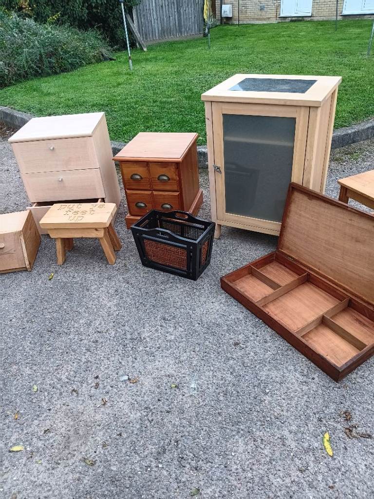 Good Condition Wooden Display Cabinet with Glass Top
