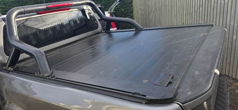 Pickup roller shutter with roll bar truckman roll top 