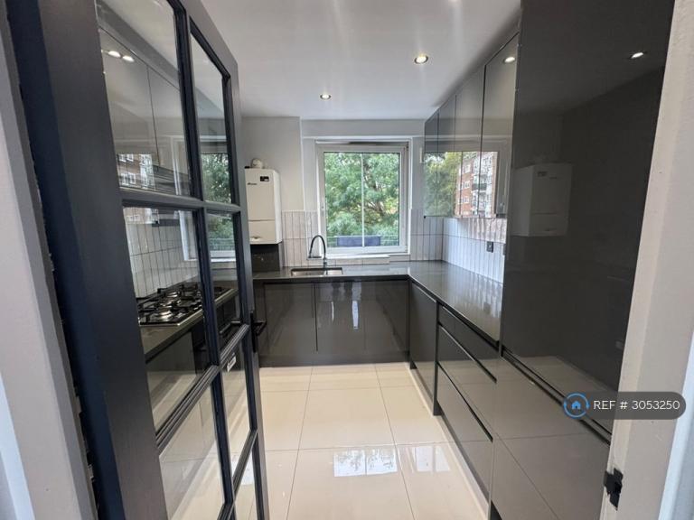 4 bedroom flat in Arnold Estate, London, SE1 (4 bed) (#3053250)