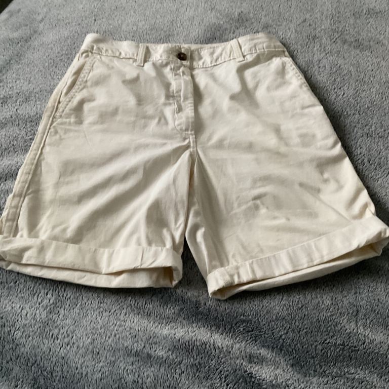 MARKS AND SPENCER WOMENS SHORTS SIZE 8