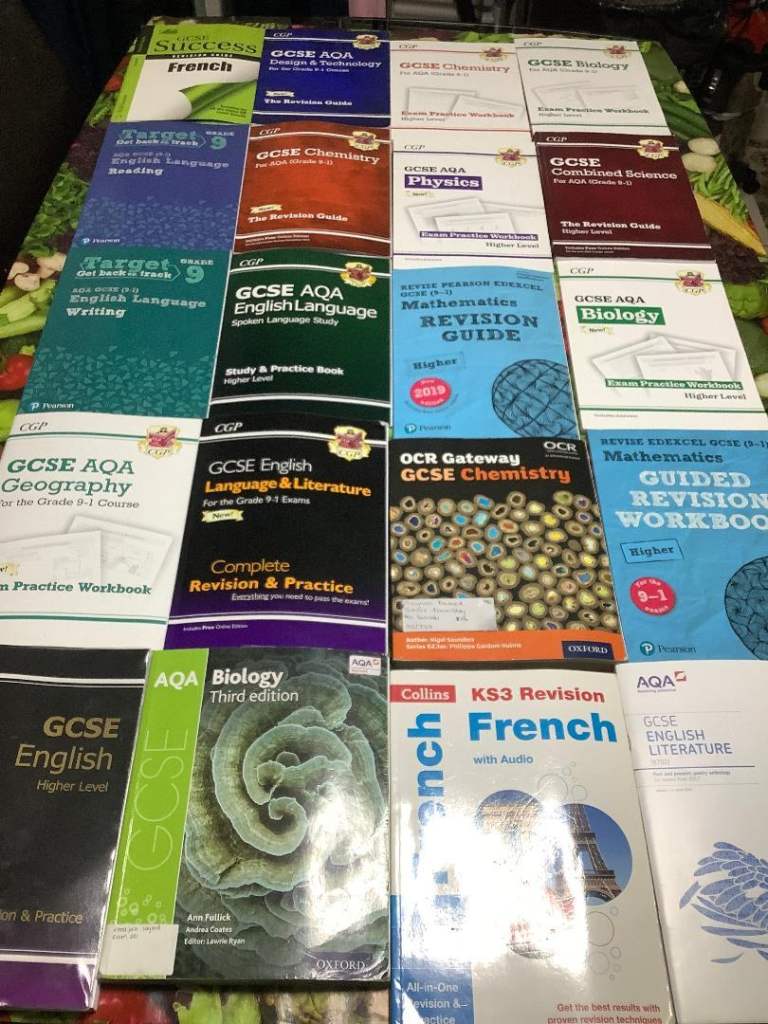 GCSE Books Bundle, 4 CD's stage 3/4, 3 Dictionaries English and French.