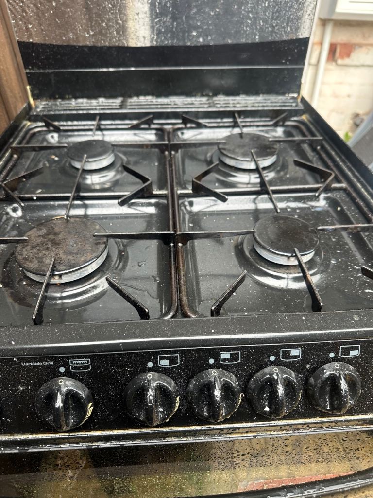 Cooker gas hob with oven gas 