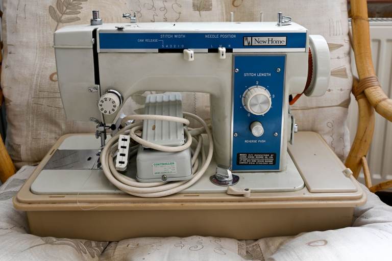 New Home 531 sewing Machine ,With Foot Pedal, Pattern Cams, Various feet and other bits