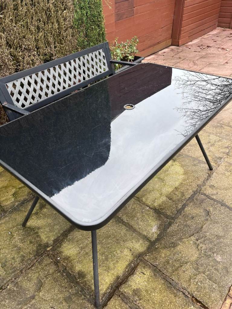 Free garden table