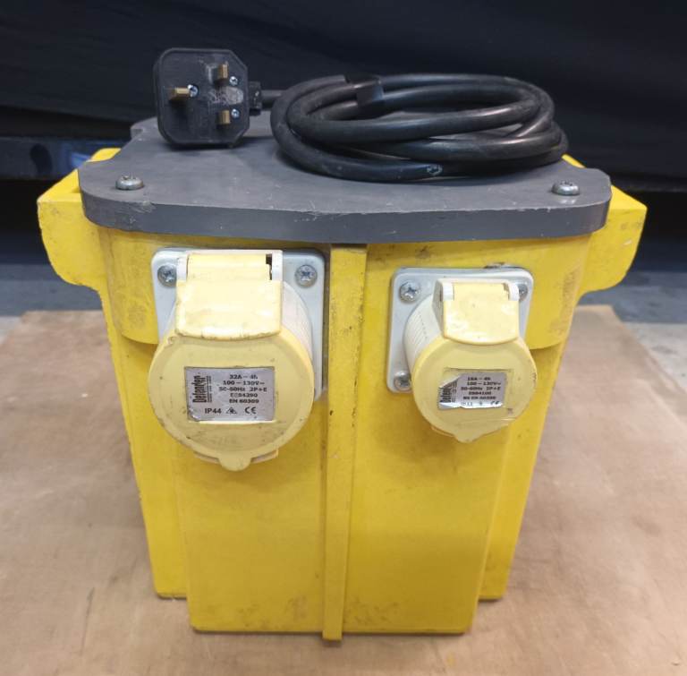 5KVA DEFENDER TRANSFORMER - 16/32AMP - 240V TO 110V - IN GOOD WORKING ORDER