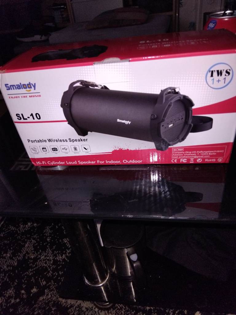 Tube bluetooth speaker.  New boxed