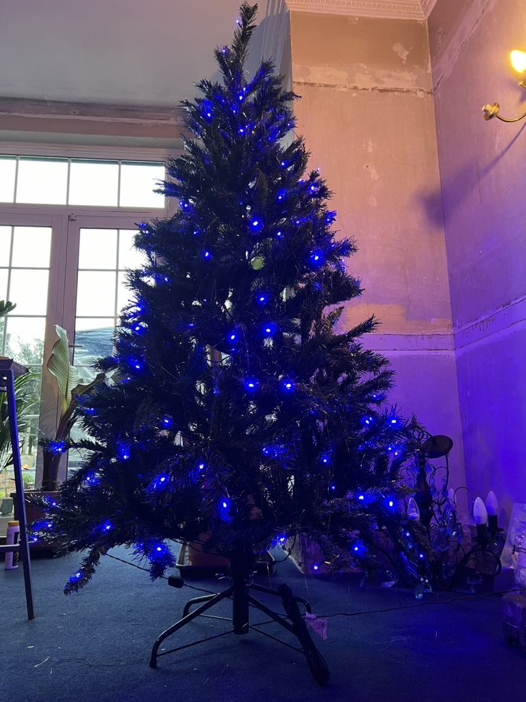 Pre-lit Christmas tree 