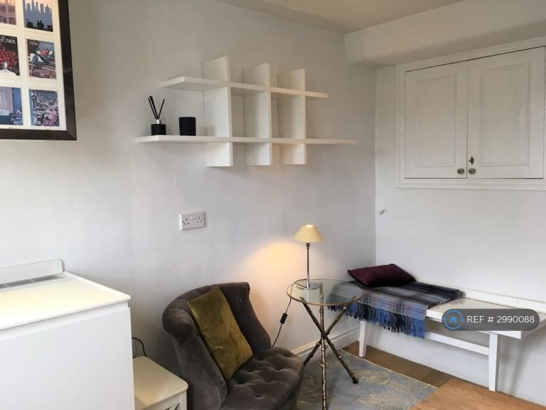 Studio flat in Arundel Gardens, London, W11 (#2990088)