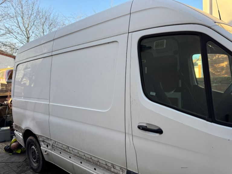 2020 mercedes sprinter side door complete
