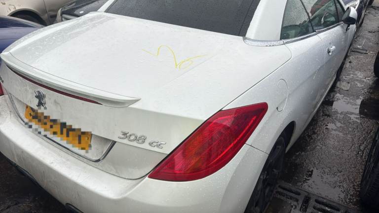 Breaking spare parts Peugeot 308cc white